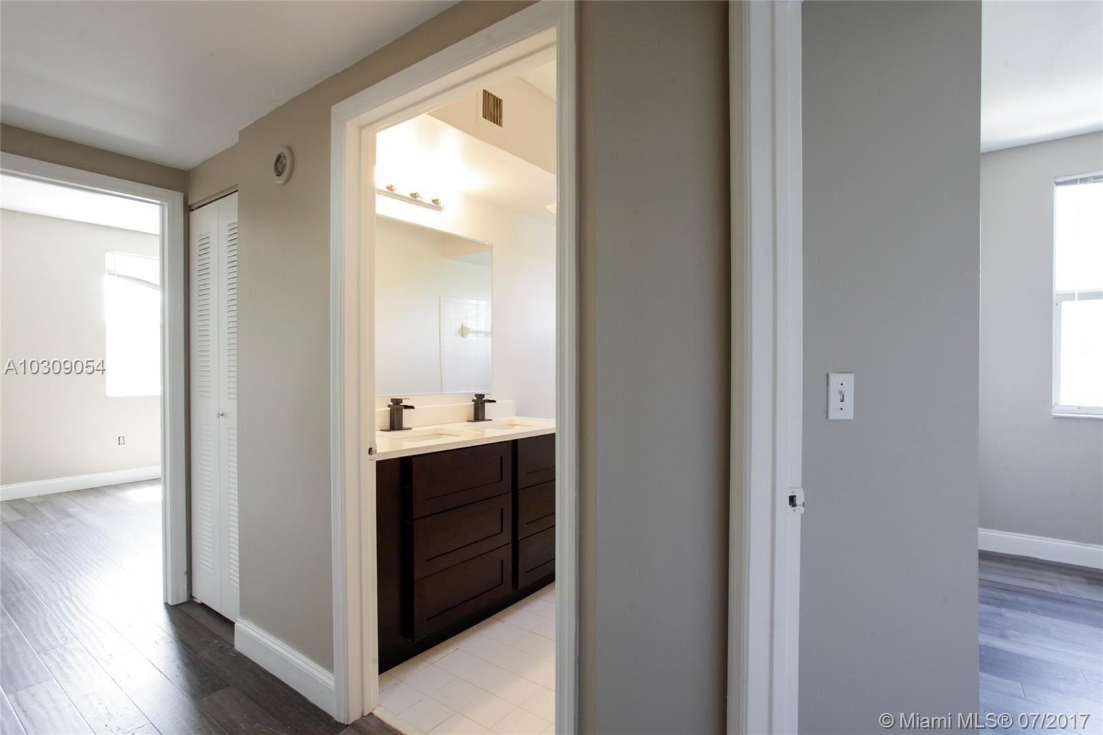 17145 North Bay Road, Unit 4404 Sunny Isles Beach, FL 33160 - Photo 12 of 16
