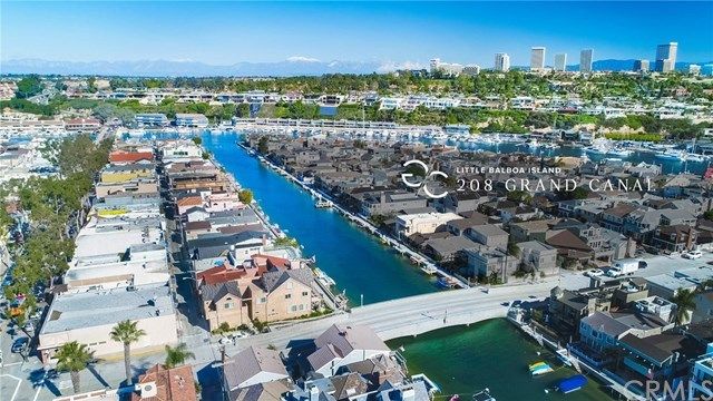 $2,900,000 | 208 Grand Canal, Newport Beach, CA 92662