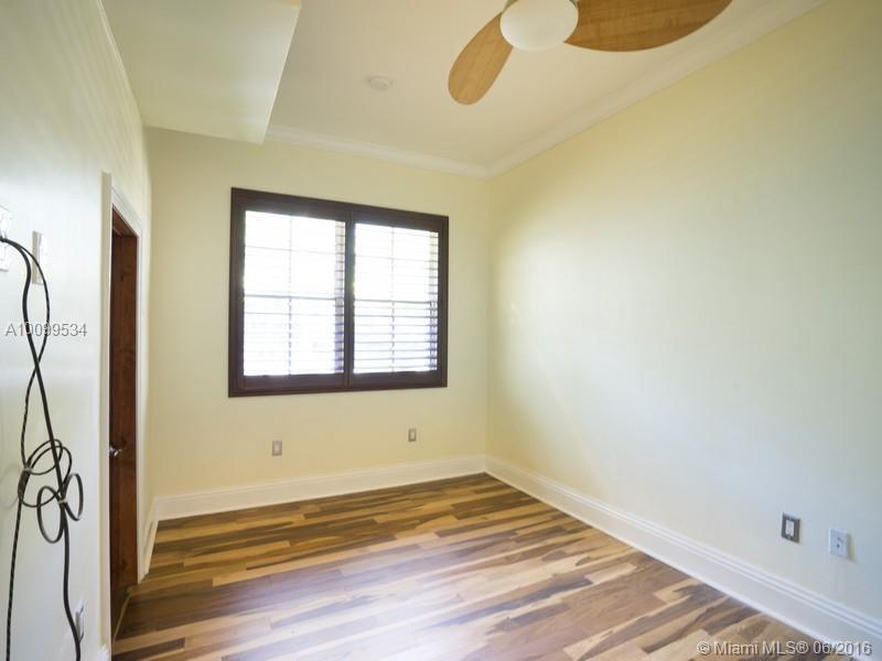 560 Northeast 57th Street Miami, FL 33137 - Photo 8 of 31
