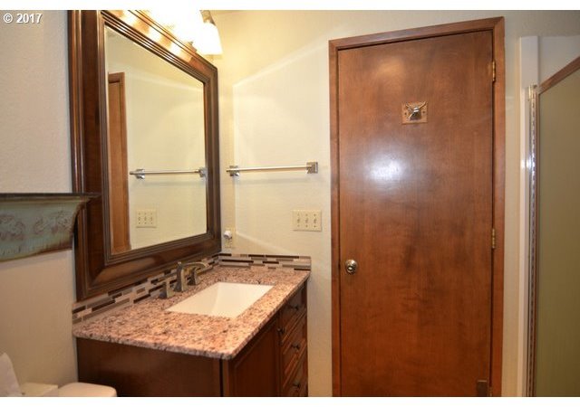 11 Pine Ridge Lane Sunriver, OR 97707 - Photo 15 of 25