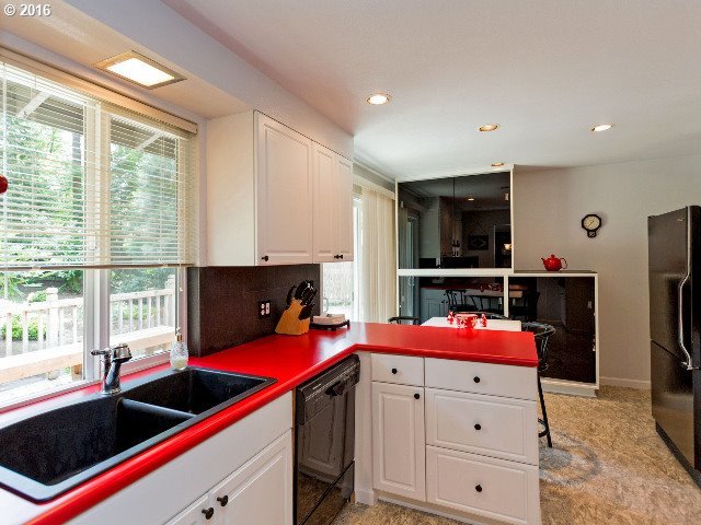 5050 Southwest Taylors Ferry Road Portland, OR 97219 - Photo 5 of 32 Gallery Image 5