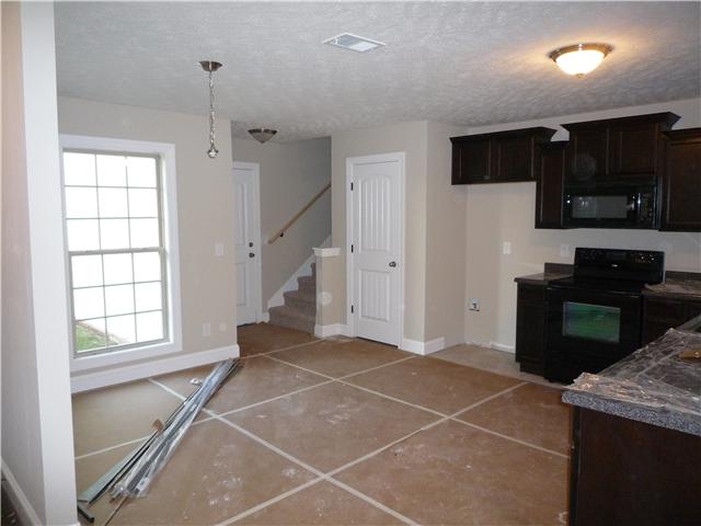 570 Current Road Clarksville, TN 37040 - Photo 4 of 22 Eat-in kitchen and combination dining room