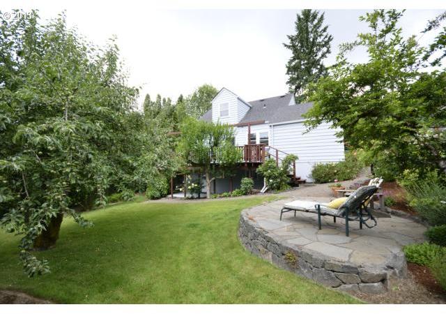 3018 Southwest Flower Terrace Portland, OR 97239 - Photo 8 of 15 Gallery Image 8