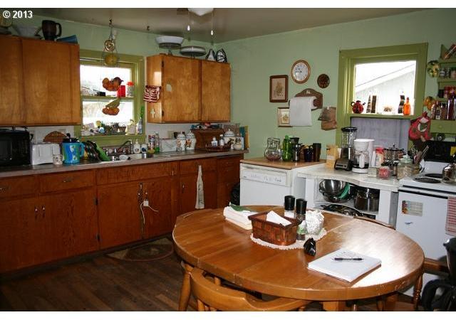 457 East 4th Avenue Riddle, OR 97469 - Photo 4 of 9