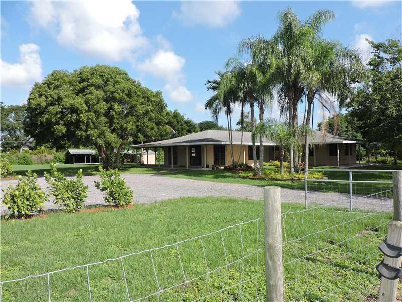 24430 Southwest 157th Avenue Homestead, FL 33031 - Photo 2 of 29