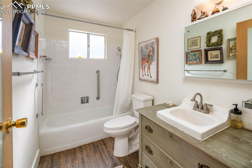 8715 Chipita Park Road Cascade, CO 80809 - Photo 15 of 33 2nd full bath that has been updated.