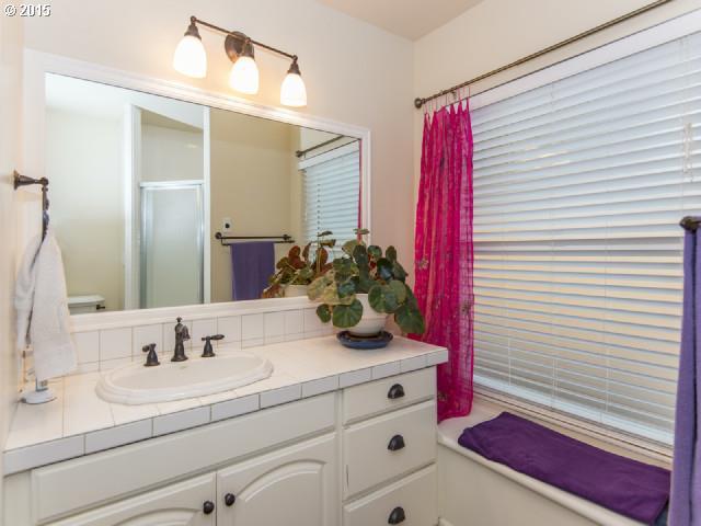 18912 Northwest Logie Trail Road Portland, OR 97231 - Photo 11 of 16