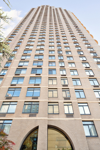 The Kingsley 400 E 70th St, Manhattan, NY 10021 - Photo 4 of 10