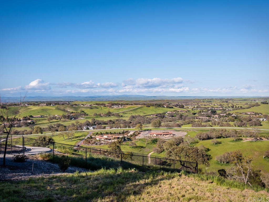 2390 Battering Rock Road Templeton, CA 93465 - Photo 9 of 44