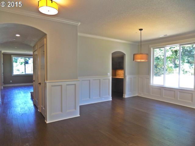 4423 Southwest Flower Street Portland, OR 97221 - Photo 2 of 16 Gallery Image 2