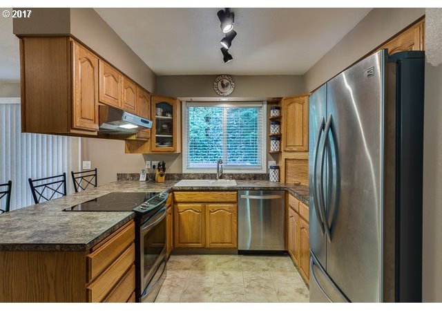 6705 Southeast Barbara Welch Road Portland, OR 97236 - Photo 5 of 27