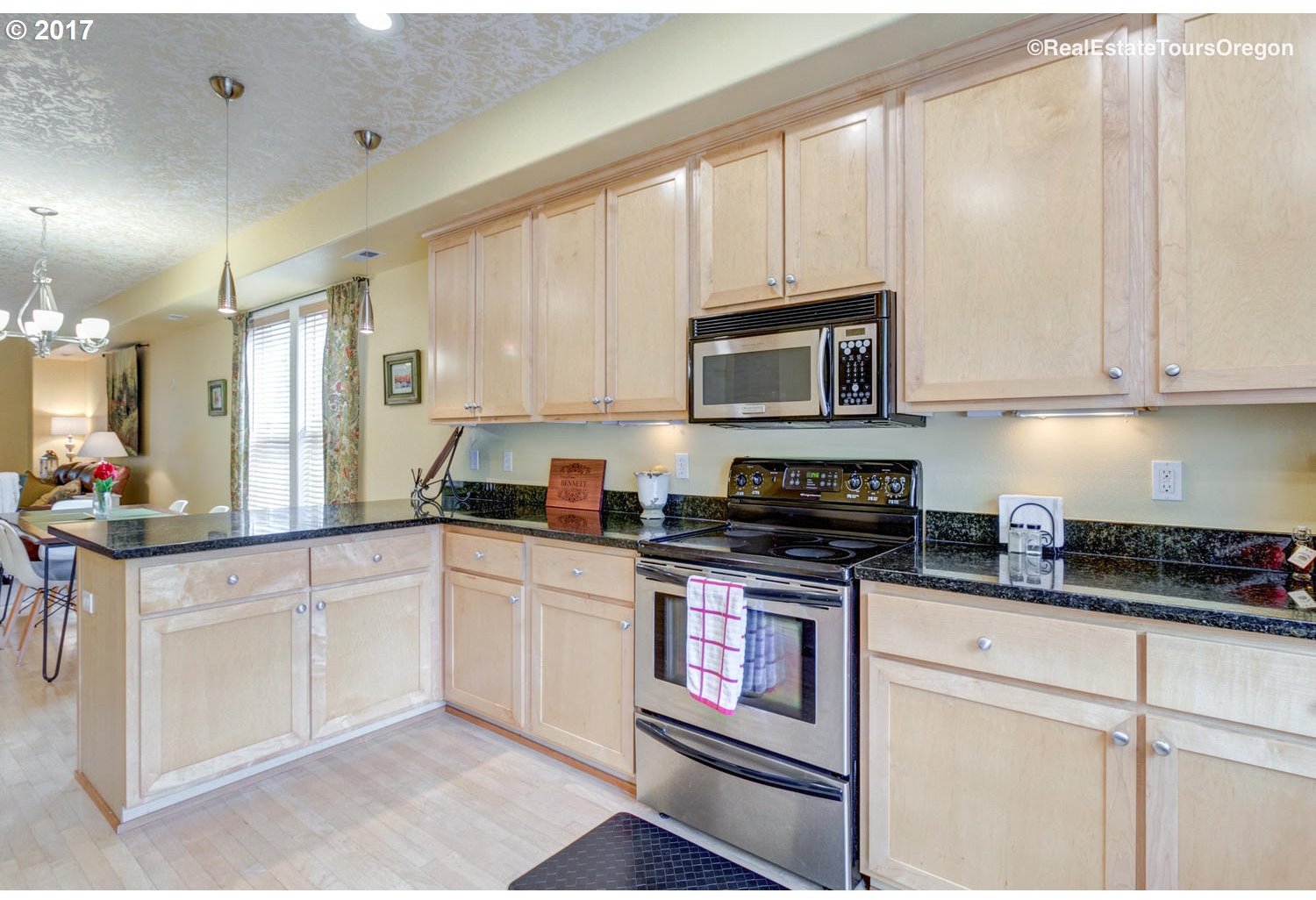 4742 Southwest View Point Terrace Portland, OR 97239 - Photo 12 of 25 Gallery Image 12