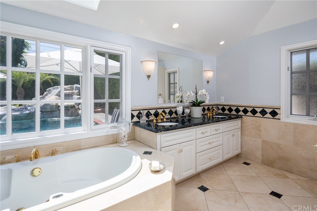 1437 La Perla Avenue Long Beach, CA 90815 - Photo 18 of 43