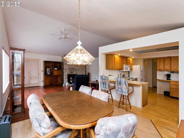 1375 Tucker Road Hood River, OR 97031 - Photo 6 of 16