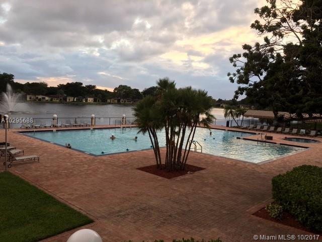 300 Berkley Road, Unit 203 Hollywood, FL 33024 - Photo 9 of 20