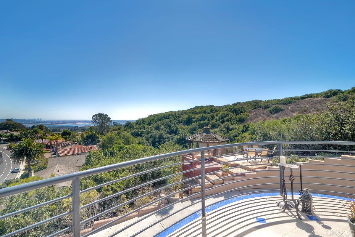 5352 Soledad Mountain Road San Diego, CA 92109 - Photo 15 of 25