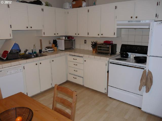 3104 Southwest Carson Street Portland, OR 97219 - Photo 11 of 12 Gallery Image 11