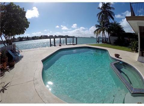 1870 Daytonia Road Miami Beach, FL 33141 - Photo 19 of 26 Gallery Image 19
