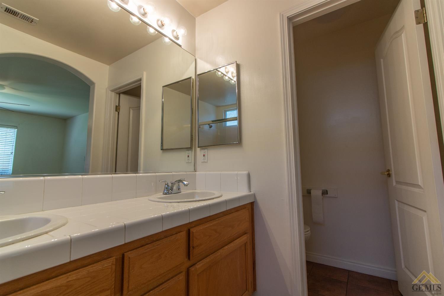 5218 Port Drive Bakersfield, CA 93312 - Photo 11 of 21