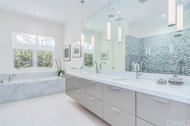 $3,900,000 | 925 Sandcastle Drive, Corona del Mar, CA 92625