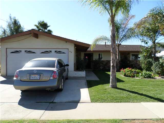 Great curb appeal, well cared for and maintained front yard!
