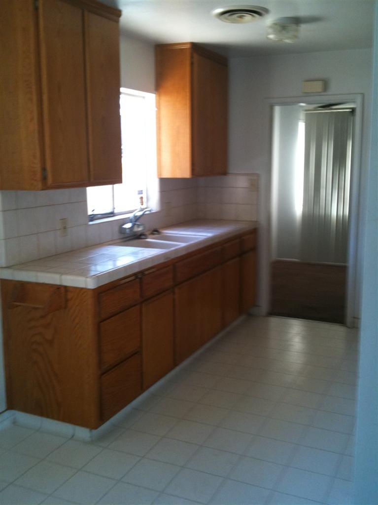 728 Wayne Drive Bakersfield, CA 93304 - Photo 3 of 7