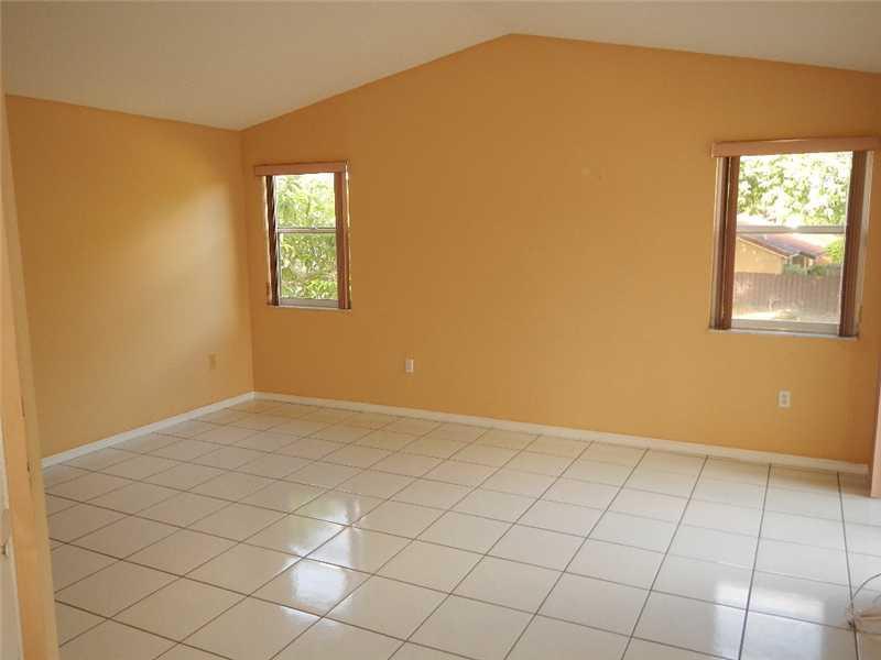 4500 Southwest 154th Place Miami, FL 33185 - Photo 8 of 16