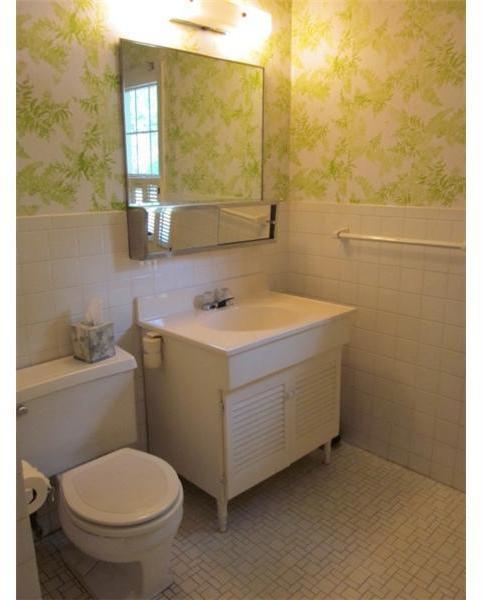 163 Foxcroft Road Pittsburgh, PA 15220 - Photo 13 of 25 Gallery Image 13
