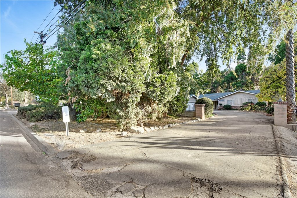 2840 Mill Creek Road Mentone, CA 92359 - Photo 2 of 24