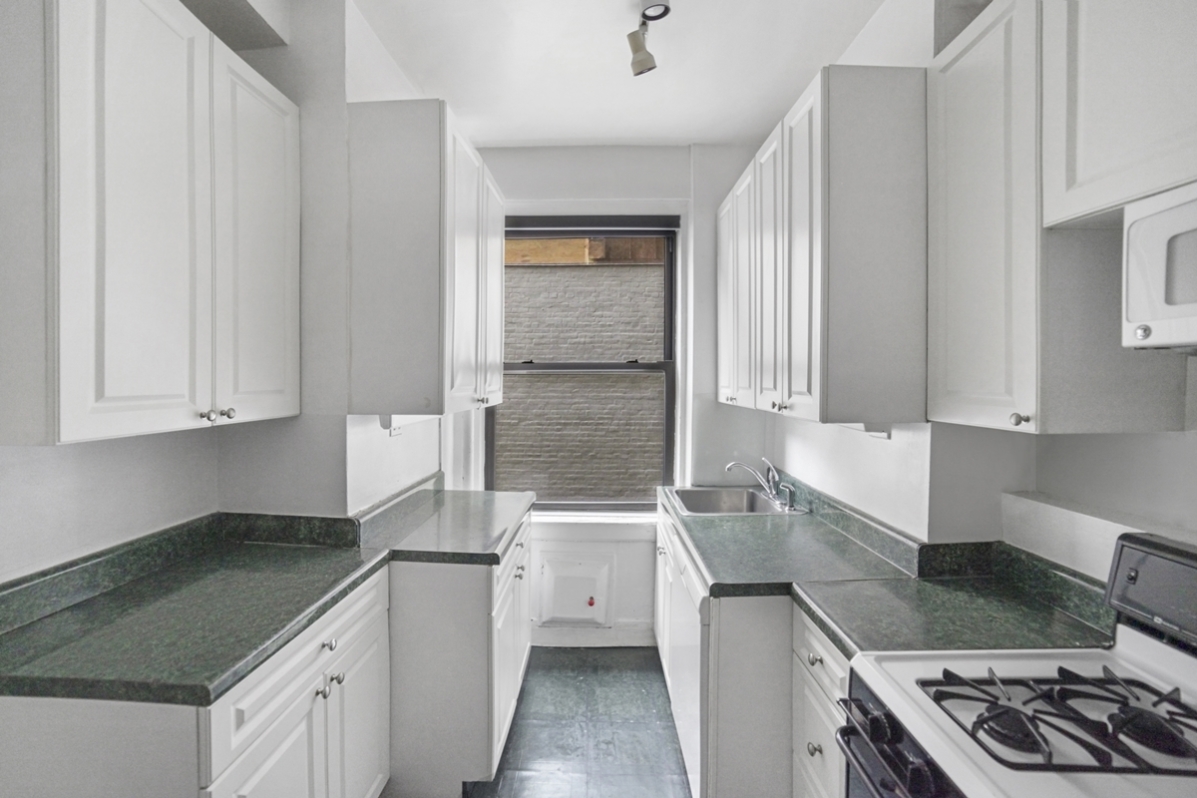 37 Riverside Drive, Unit 5B Manhattan, NY 10023 - Photo 6 of 9