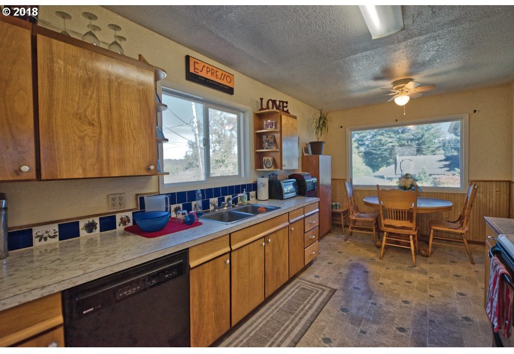62778 Flagstaff Road Coos Bay, OR 97420 - Photo 10 of 32 Gallery Image 10