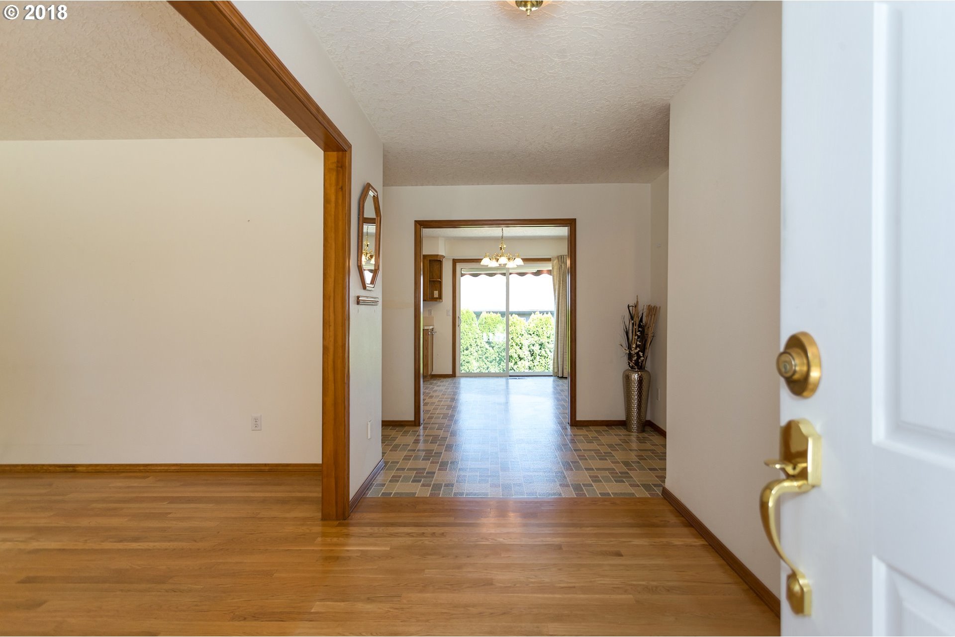 3879 Southeast Hillyard Road Gresham, OR 97080 - Photo 3 of 32 Gallery Image 3