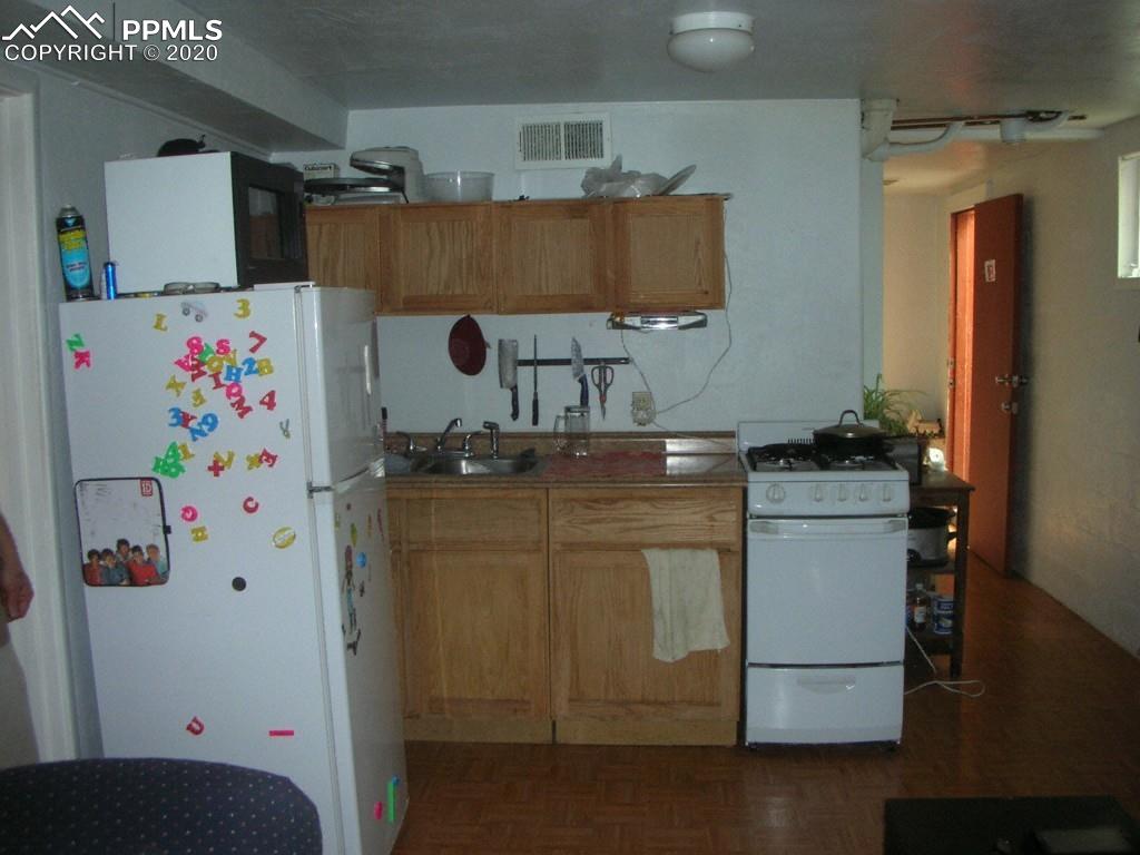 829 Sunset Road Colorado Springs, CO 80909 - Photo 7 of 10