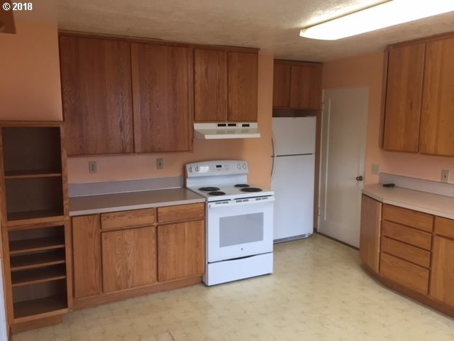 1862 Elm Avenue Reedsport, OR 97467 - Photo 5 of 20 Gallery Image 5