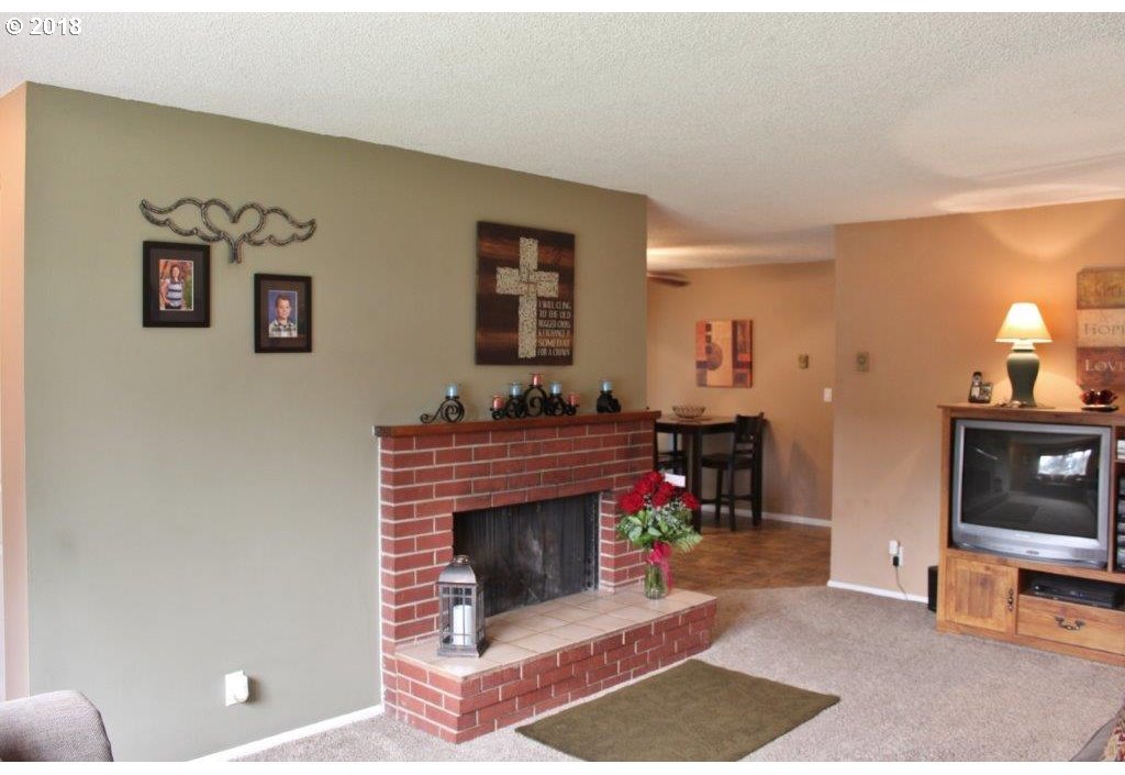 5128 E Street Springfield, OR 97478 - Photo 5 of 32