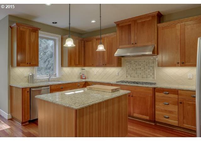 632 Southwest Comus Court Portland, OR 97219 - Photo 3 of 16 Gallery Image 3