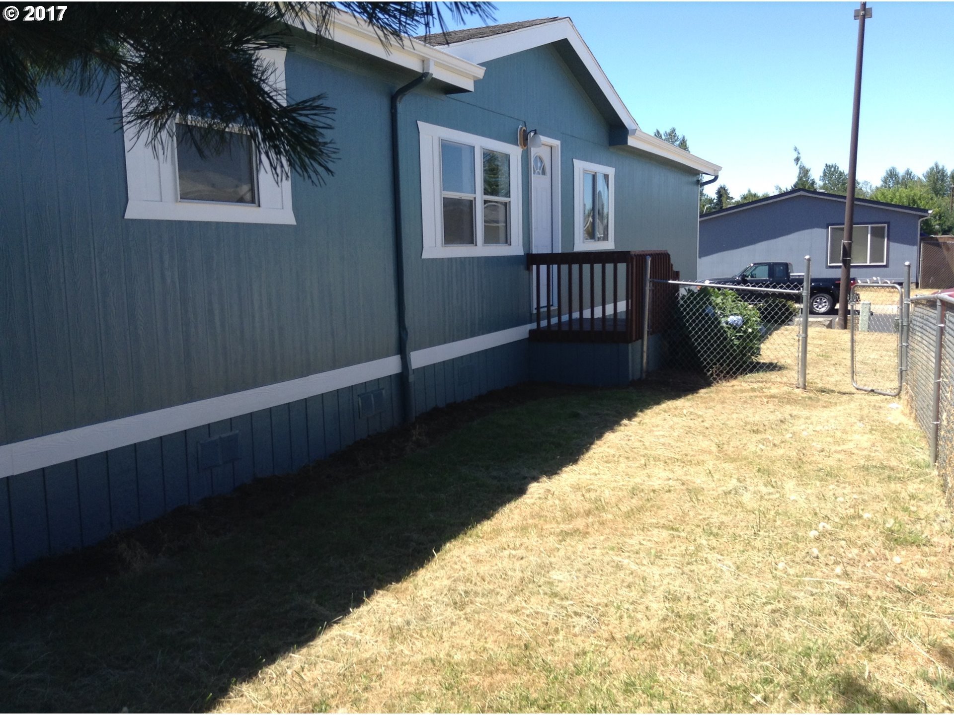 1015 Oak Street, Unit 18 Silverton, OR 97381 - Photo 2 of 15