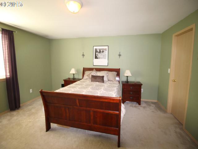 911 Northeast Faloma Road Portland, OR 97211 - Photo 9 of 16 Gallery Image 9