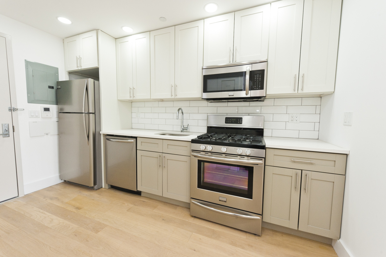 25-10 38th Avenue, Unit 5D Queens, NY 11101 - Photo 1 of 8