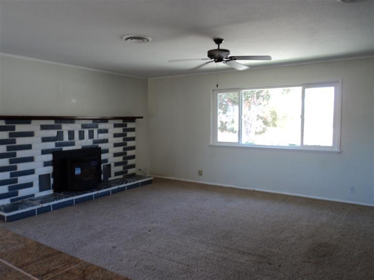 4405 Goat Ranch Road Lake Isabella, CA 93240 - Photo 7 of 20 Living room