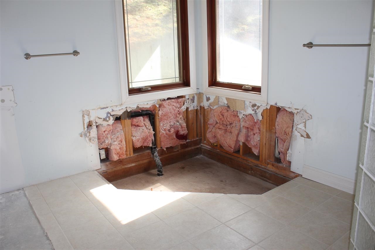 1028 Julian Estates Road Julian, CA 92036 - Photo 14 of 25 The master Bath needs the sunken spa tub replaced.