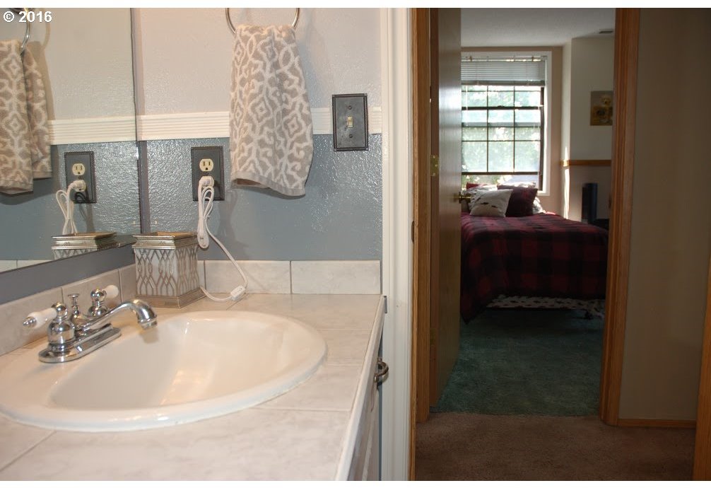 3720 Southwest Marshall Place Pendleton, OR 97801 - Photo 10 of 27