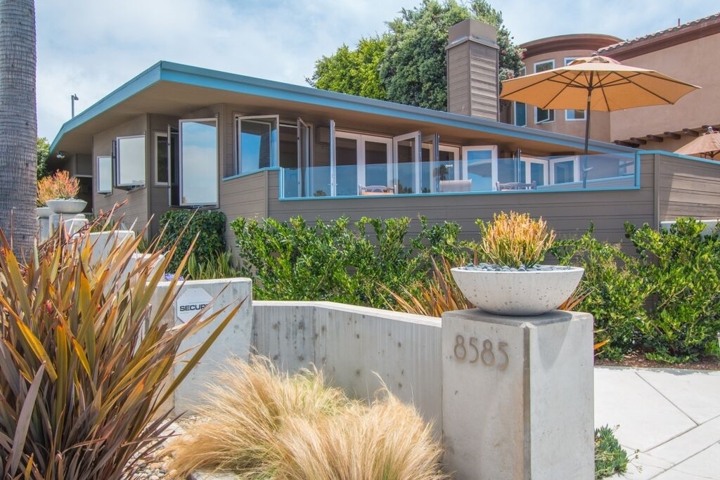 8585 El Paseo Grande La Jolla, CA 92037 - Photo 2 of 25