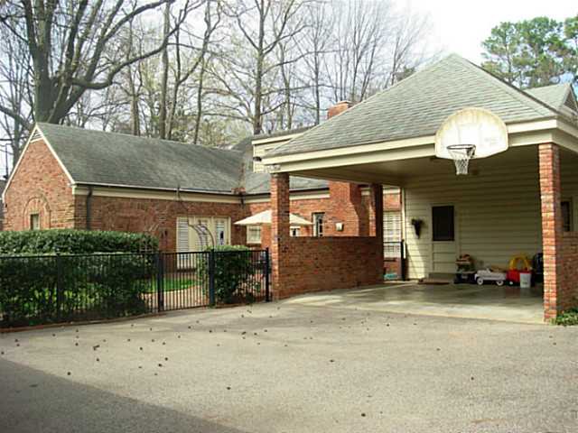 4825 Cole Road Memphis, TN 38117 - Photo 16 of 20 Carport