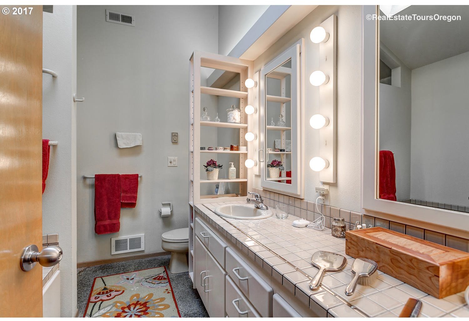 666 Southwest Palatine Hill Road, Unit A Portland, OR 97219 - Photo 24 of 32 Gallery Image 24