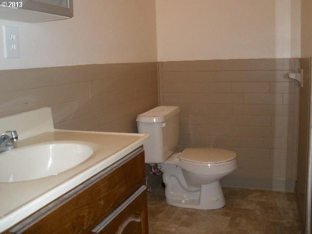 14095 Southwest Walker Road, Unit 13 Beaverton, OR 97005 - Photo 9 of 15 Gallery Image 9