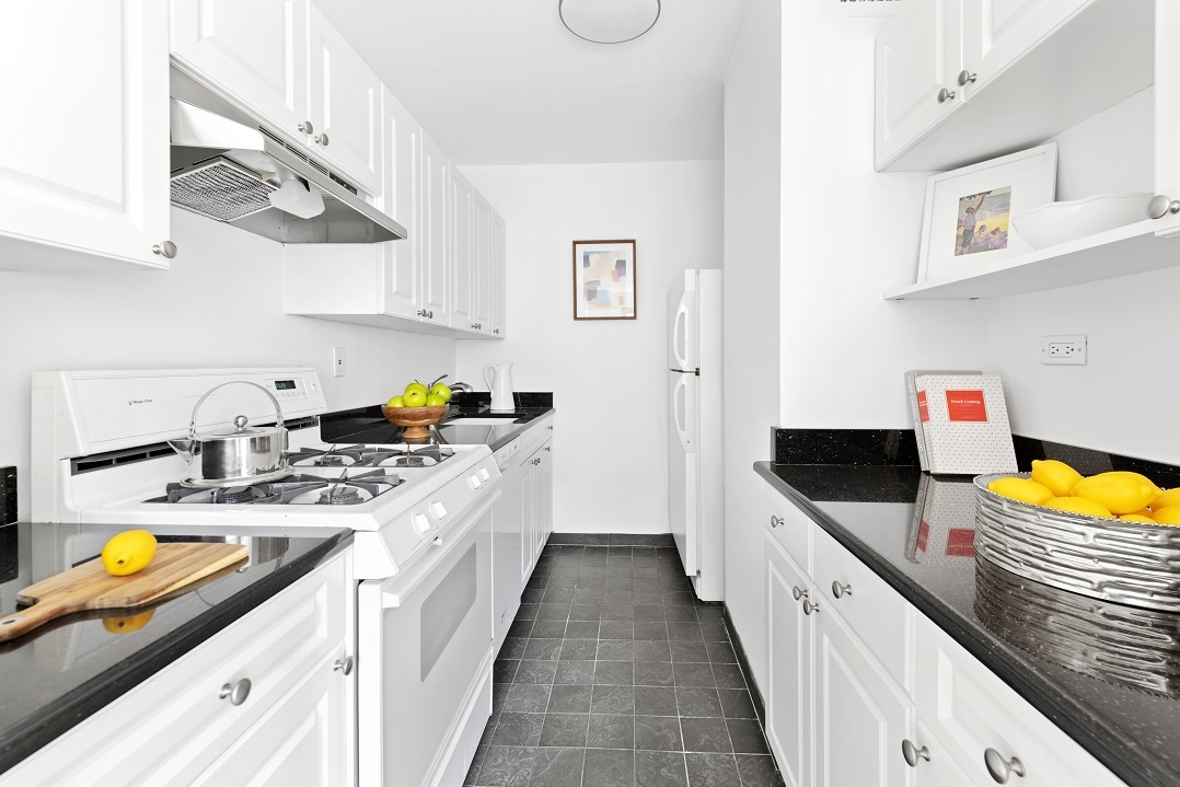 165 West End Avenue, Unit 14H Manhattan, NY 10023 - Photo 4 of 8