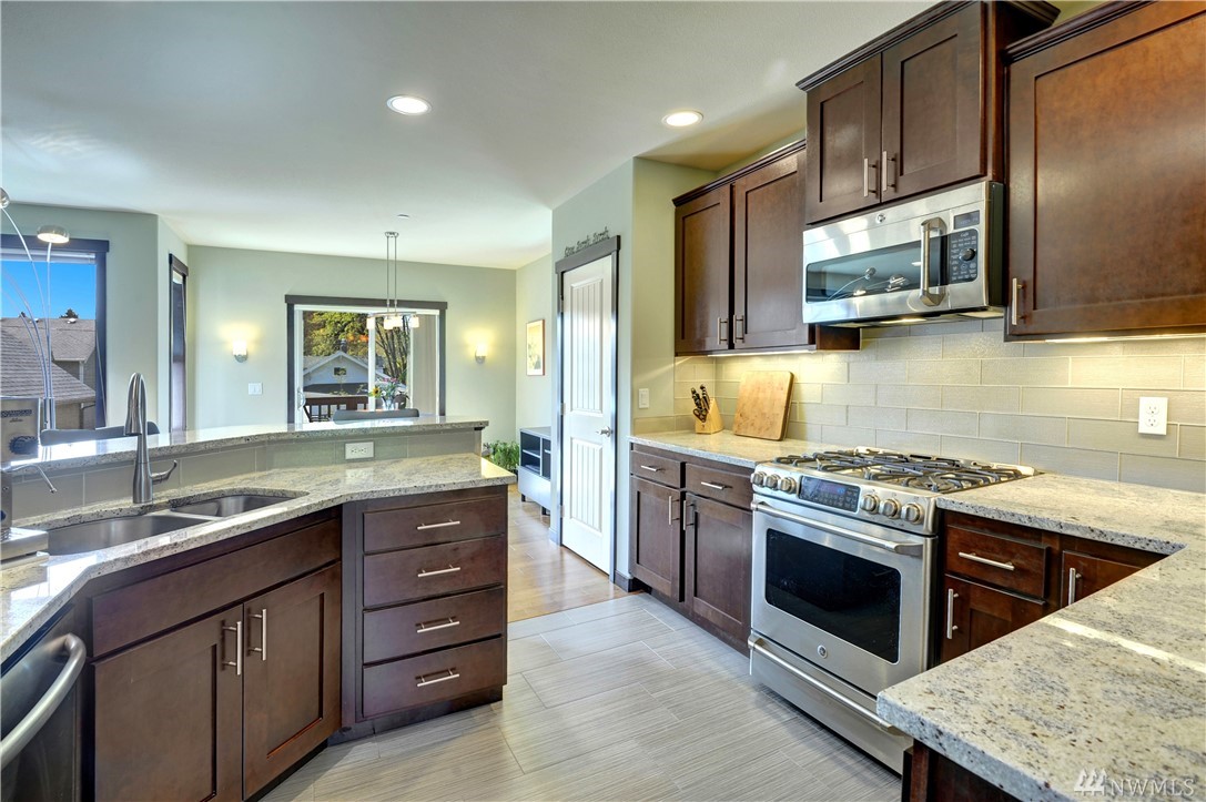 10109 Northeast 190th Street Bothell, WA 98011 - Photo 4 of 25 Gallery Image 4