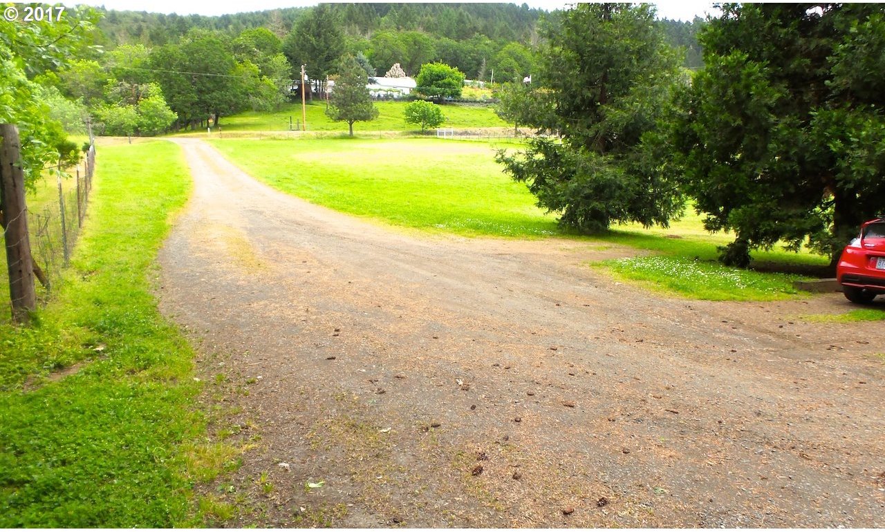 949 Rice Creek Road Winston, OR 97496 - Photo 21 of 28