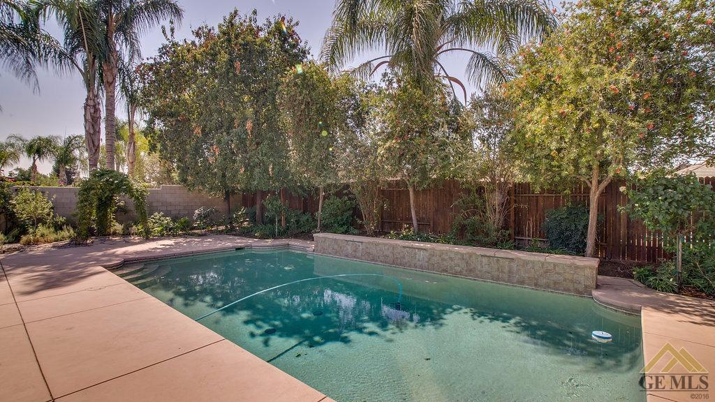 10207 Skiles Drive Bakersfield, CA 93311 - Photo 10 of 34